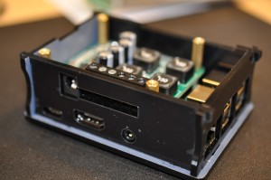 Raspberry Pi 2 med AMP+ och tillhörande låda
